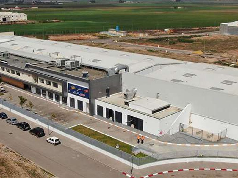 Vue aérienne d'un site industriel en construction